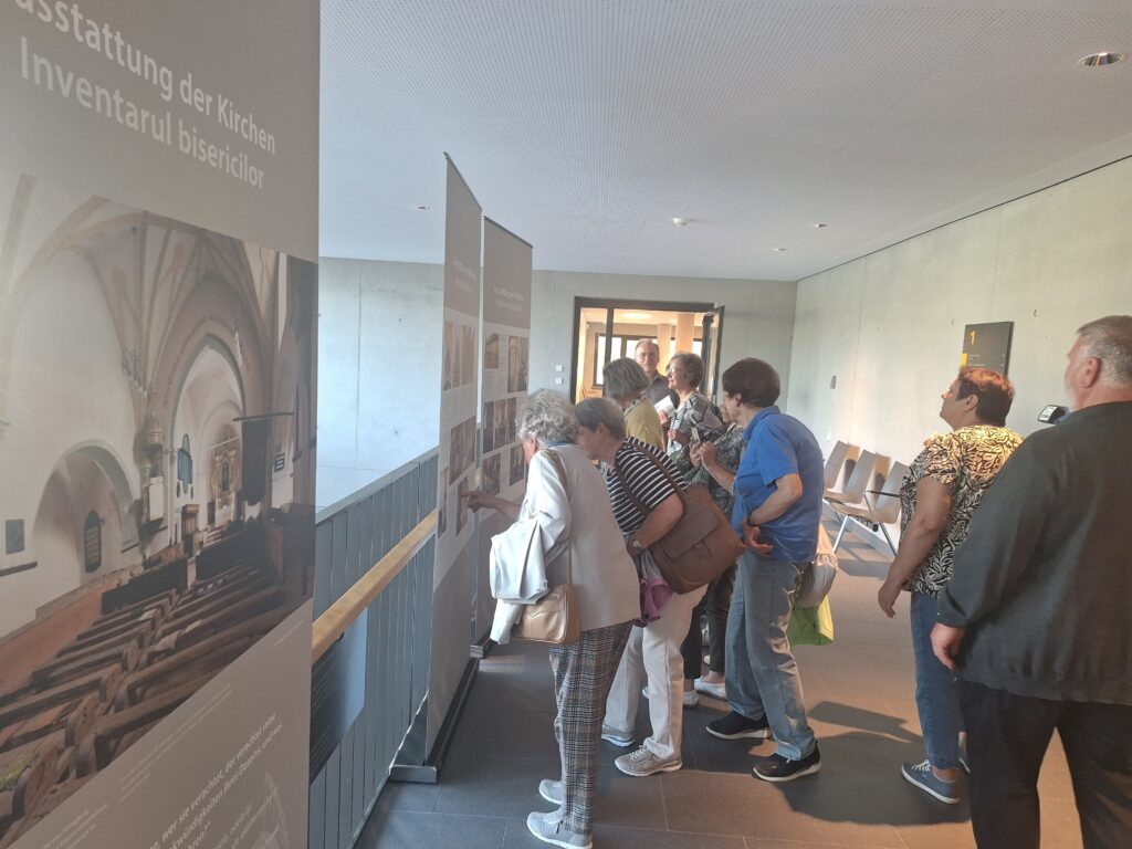Nach der Eröffnung der Ausstellung - Foto Rainer Lehni